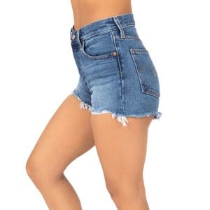 levis 501 caught in the middle